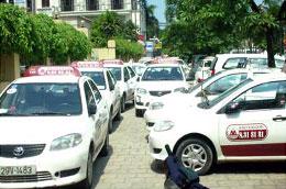 Hà Nội hiện có tới gần 14.000 xe taxi đang hoạt động.