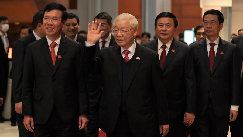Theo Tổng Bí thư, Chủ tịch nước Nguyễn Phú Trọng, thành công của Đại hội không chỉ là thông qua được Nghị quyết hay bầu ra Ban Chấp hành mới mà quan trọng hơn là phải đưa Nghị quyết đi vào cuộc sống, biến nó thành hiện thực.