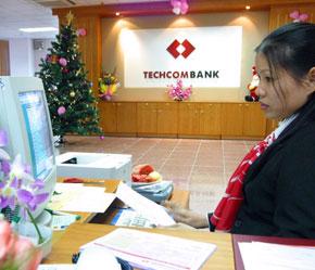 Có thể chuyển khoản trực tuyến đến tài khoản ngoài hệ thống Techcombank - Ảnh: Việt Tuấn.