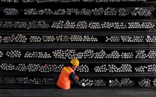 Chính phủ Trung Quốc muốn tình trạng dư thừa nguồn cung trong hai ngành thép và than đá được giải quyết càng sớm càng tốt - Ảnh: Bloomberg.