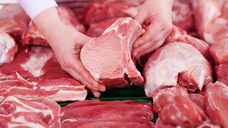 Việt Nam mỗi tháng thiếu 70.000 tấn lợn theo dự báo của Bộ Công Thương và Bộ Nông nghiệp và Phát triển Nông thôn