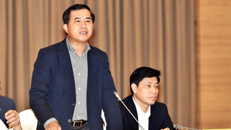Thứ trưởng Bộ Xây dựng Lê Quang Hùng trả lời tại cuộc họp báo - Ảnh: QP 