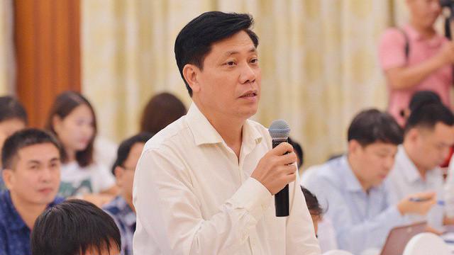 Thứ trưởng Nguyễn Ngọc Đông trả lời báo chí.