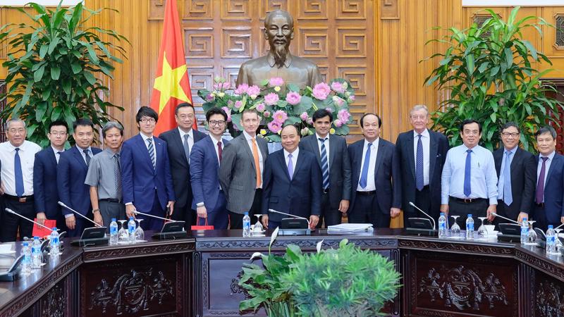 Thủ tướng Nguyễn Xuân Phúc tiếp các nhà đầu tư quan tâm đến dự án điện khí tại Bạc Liêu.