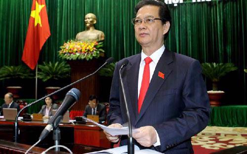 Thủ tướng Nguyễn Tấn Dũng trình bày báo cáo về tình hình kinh tế xã hội tại phiên khai mạc kỳ họp Quốc hội thứ 4, sáng 22/10.<br>