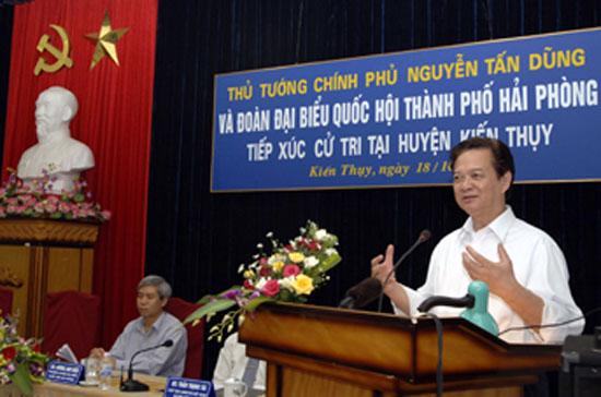 Thủ tướng Nguyễn Tấn Dũng phát biểu tại buổi tiếp xúc cử tri Hải Phòng - Ảnh: Chinhphu.vn