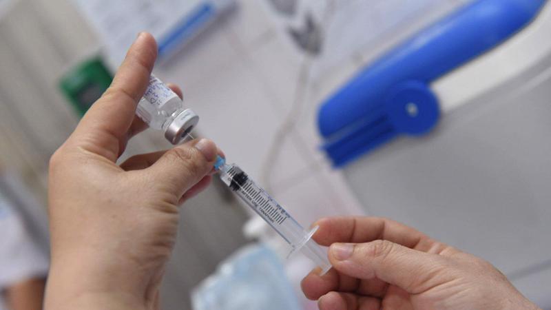 Tiêm chủng vaccine Covid-29 tại Bệnh viện Bệnh Nhiệt đới Trung ương. Ảnh - Bộ Y tế. 