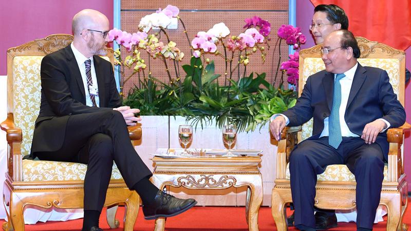 Thủ tướng Nguyễn Xuân Phúc tiếp Phó chủ tịch về Chính sách công tại khu vực châu Á-Thái Bình Dương của Facebook, ông Simon Milner, chiều 13/9.