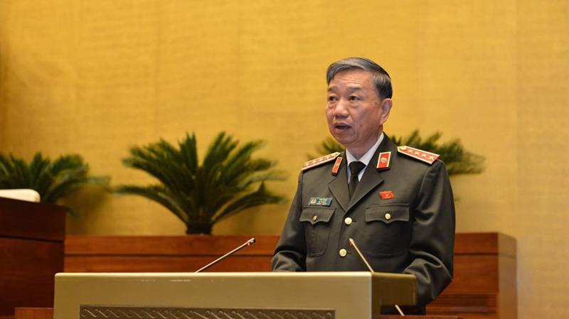 Bộ trưởng Bộ Công an Tô Lâm trình bày báo cáo - Ảnh: Quang Phúc