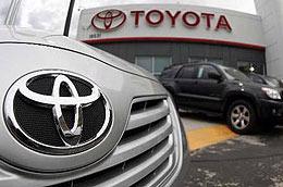 Doanh số năm 2010 của Toyota tăng 8%.