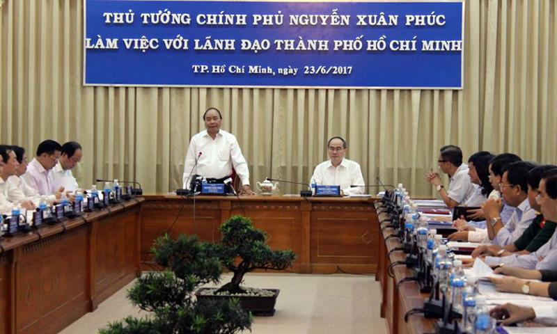 Thủ tướng Nguyễn Xuân Phúc phát biểu chỉ đạo tại buổi làm việc với lãnh đạo Tp.HCM.<br>