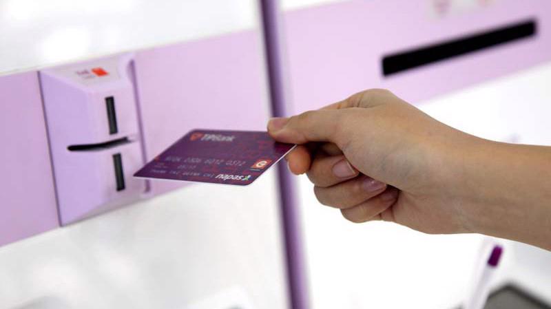 TPBank đã phát hành thành công thẻ ATM sử dụng công nghệ chip, chống gian lận thẻ thông qua skimming.