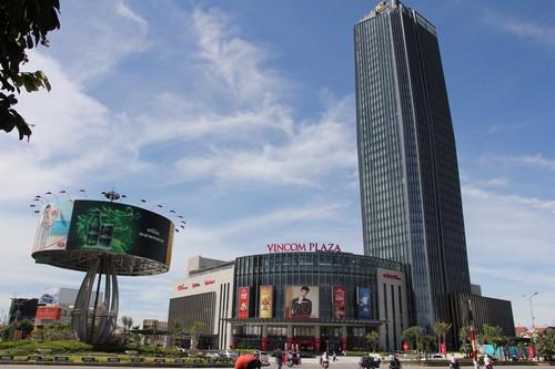Trung tâm thương mại Vincom Plaza Hà Tĩnh thuộc tổ hợp tòa tháp cao nhất Bắc Trung Bộ.