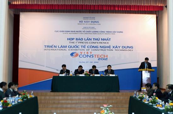 Họp báo giới thiệu Vietconstech 2012 chiều 27/2. Bộ Xây dựng đang định hướng cho Vietconstech trở thành một trong các sự kiện thường niên lớn nhất trong lĩnh vực xây dựng ở Việt Nam.