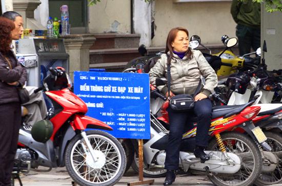 Tại Hà Nội và Tp.HCM đang có hiện tượng lạm dụng lòng đường, vỉa hè để kinh doanh.