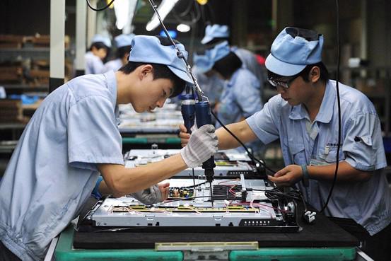 Chính phủ Trung Quốc đang trợ cấp mạnh tay cho nhiều ngành công nghệ cao như công nghệ thông tin, sản xuất robot, thiết bị tiết kiệm năng lượng - Ảnh:China2West.