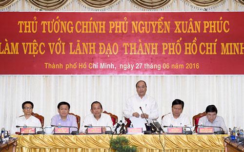 Thủ tướng Nguyễn Xuân Phúc chủ trì buổi làm việc với lãnh đạo Tp.HCM ngày 27/6.<br>