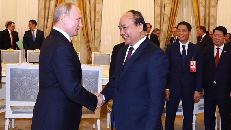 Thủ tướng Nguyễn Xuân Phúc hội kiến Tổng thống Nga Vladimir Putin - Ảnh: TTXVN.
