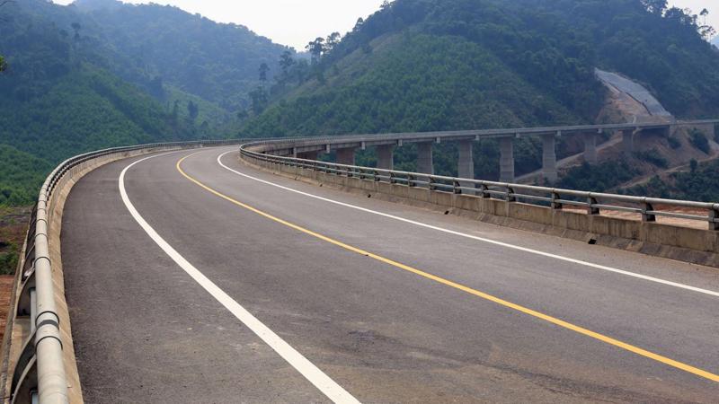 Dự án đường Hồ Chí Minh đoạn La Sơn – Túy Loan nối tỉnh Thừa Thiên Huế - Thành phố Đà Nẵng dài 77,6 km.