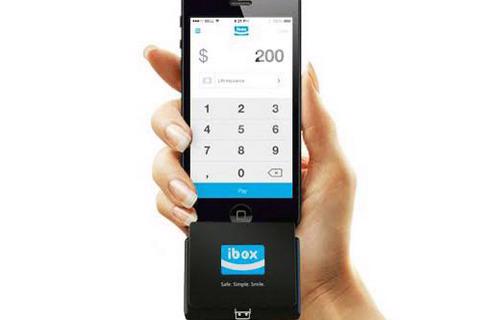 IBOX Vietnam cho biết, để nhận thanh toán không dùng đến tiền mặt thông qua iboxStart, khách hàng chỉ cần mua thêm một thiết bị đọc thẻ trị giá 1,1 triệu đồng và cài đặt một chương trình chuyên dụng miễn phí vào điện thoại di động.<br>