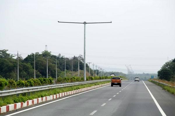 Một góc tuyến đường cao tốc Tp.HCM - Long Thành - Dầu Giây.<br>