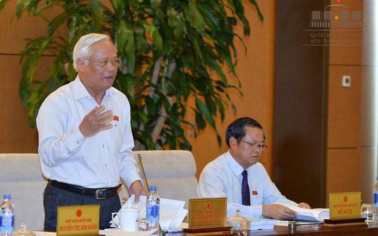 Phó chủ tịch Quốc hội Uông Chu Lưu khẳng định khi một người bị oan thì chắc chắn người thân cũng chịu thiệt hại, có gia đình bị thiệt hại rất nghiêm trọng.<br>
