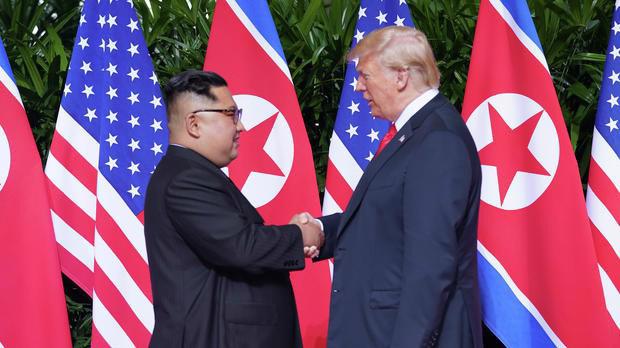 Ông Kim Jong Un gặp Tổng thống Mỹ Donald Trump ngày 12/6/2018 tại Singapore - Ảnh: Getty Images.