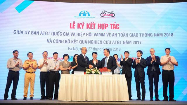 Cũng trong khuôn khổ lễ ký kết còn diễn ra chương trình công bố kết quả nghiên cứu khoa học của năm 2017 với chủ đề: "Vai trò của xe máy trong hiện tại và tương lai ở Việt Nam".