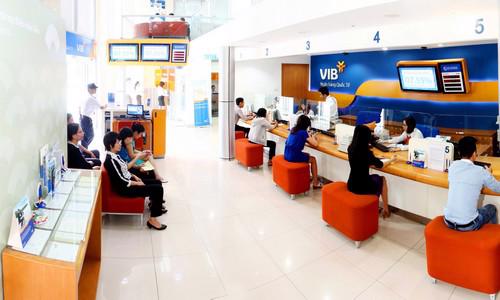 Để khuyến khích phát triển khách hàng mới, VIB cũng dành 2,5 tỷ đồng làm
 giải thưởng để triển khai chương trình “Giới thiệu khách hàng - Hợp tác
 thành công cùng VIB”.