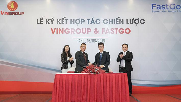 Lễ ký kết hợp tác chiến lược giữa Tập đoàn Vingroup và Công ty Cổ phần FastGo Việt Nam, ngày 15/8.