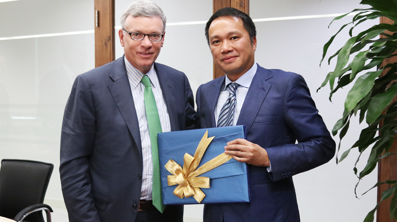 "Trong hơn 13 năm, Techcombank là một trong những khách hàng quan trọng nhất của chúng tôi tại Việt Nam".