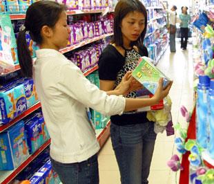 Theo TNS Việt Nam, hơn 60% người tiêu dùng tại Việt Nam cho rằng mức sống của họ sẽ tốt hơn nhiều trong vòng 12 tháng tới - Ảnh: Việt Tuấn.