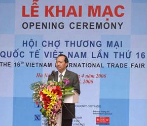 Thứ trưởng Lương Văn Tự tại lễ khai mạc Hội chợ Vietnam Expo 2006.