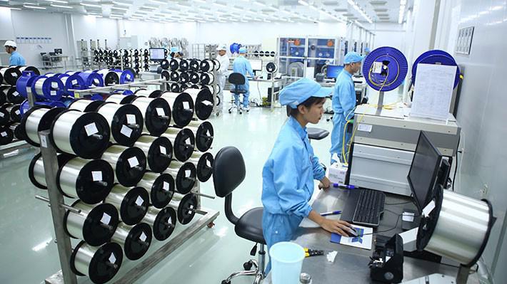 Nhà máy sản xuất sợi thủy tinh dùng cho thông tin quang của VNPT có tổng số vốn đầu tư 380 tỷ đồng, với diện tích gần 5ha và công suất thiết kế 3,2 triệu km sợi quang/năm.