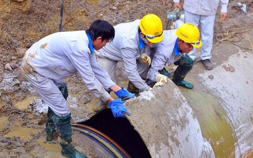 Giai đoạn 1 của dự án cấp nước sông Đà đã xảy ra 17 lần vỡ đường ống.<br>