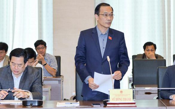 Chủ nhiệm Ủy ban Kinh tế Vũ Hồng Thanh báo cáo một số vấn đề về dự thảo Luật Quy hoạch.