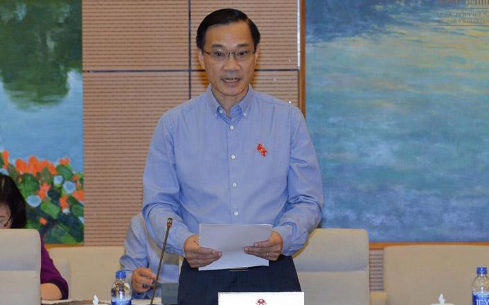 Chủ nhiệm Uỷ ban Kinh tế Vũ Hồng Thanh trình bày báo cáo kết quả giám sát.