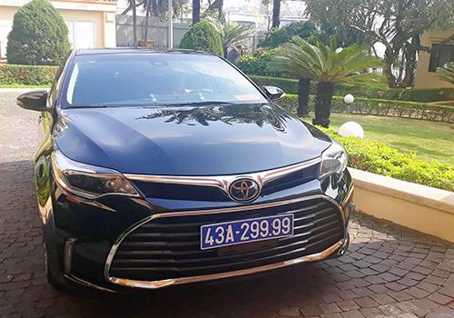 Chiếc xe Toyota Avalon Limited  do doanh nghiệp tặng Thành ủy Đà Nẵng.<br>