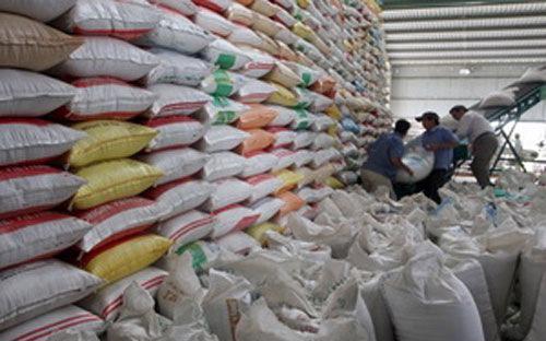  Các nhà giao dịch và phân tích được Bloomberg khảo sát ý kiến nhận 
định, giá gạo trắng 5%tấm của Thái Lan sẽ giảm 12% xuống mức 390 USD/tấn
 trong thời gian từ nay tới tháng 4, mức thấp nhất trong 5 năm. 