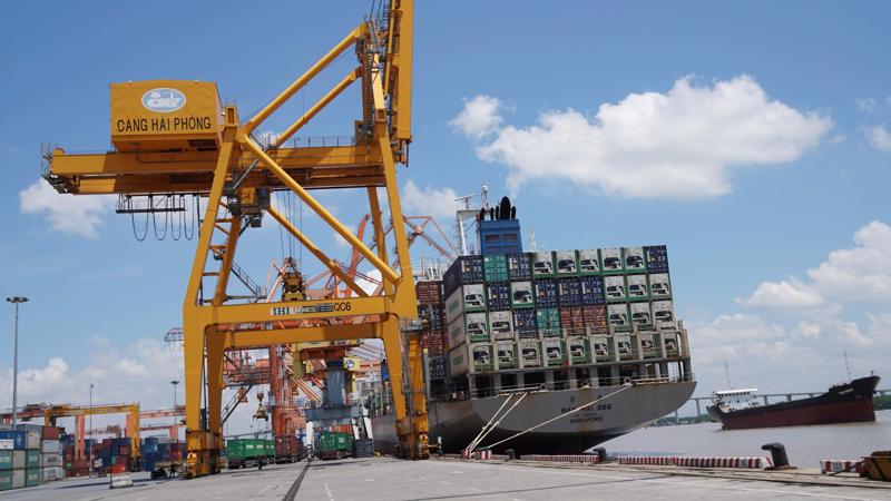 Tổng kim ngạch xuất nhập khẩu của Việt Nam trong nửa đầu tháng 2 đạt 10,58 tỷ USD, sụt giảm gần 56% so với nửa cuối tháng 1/2019. Ảnh: Quang Phúc