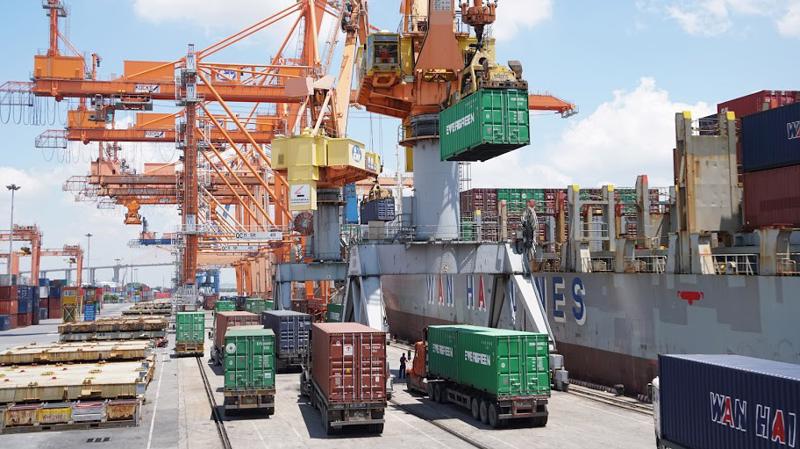 Tổng trị giá xuất khẩu của Việt Nam đạt 243,48 tỷ USD, tăng 13,2% so với năm 2017. Ảnh: Quang Phúc