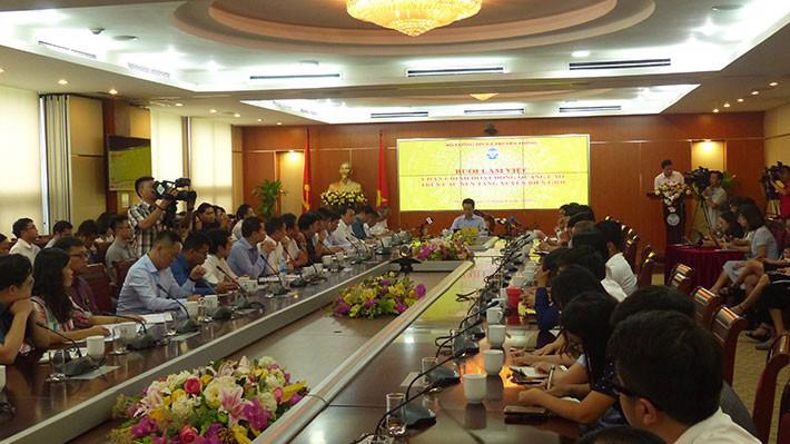 Bộ trưởng Nguyễn Mạnh Hùng chủ trì buổi làm việc nhằm chấn chỉnh hoạt động quảng cáo trên các nền tảng xuyên biên giới, chiều 25/6.

