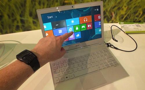 Aspire S7 của Acer, một sản phẩm ultrabook mới ra mắt, được trang bị màn hình cảm ứng, tương thích với Windows 8. 