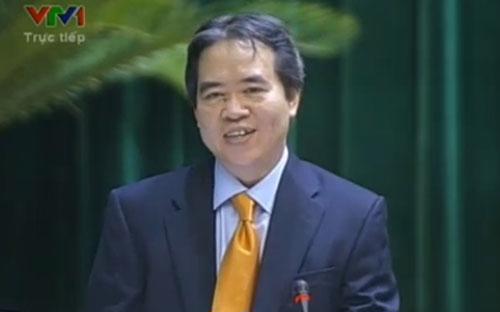 Thống đốc Ngân hàng Nhà nước Nguyễn Văn Bình tại phiên chất vấn trước Quốc hội, sáng 13/11.