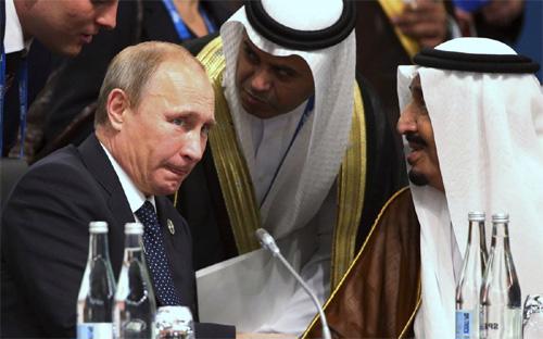 Tổng thống Nga Putin và các nhà lãnh đạo Saudi Arabia. Hiện tại, xu hướng giá dầu thế giới rất bất định do bị chi phối bởi cả yếu tố kinh tế và chính trị.<br>