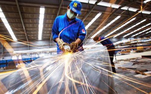 Trong một báo cáo phát hành mới đây, Tổ chức Lao động Quốc tế (ILO) 
tính toán rằng, năng suất lao động của người Việt Nam hiện đang ở mức 
thấp so với các nước ASEAN - 6 (các nước phát triển hơn trong ASEAN) và 
mức "bét bảng" so với các nước châu Á - Thái Bình Dương. 