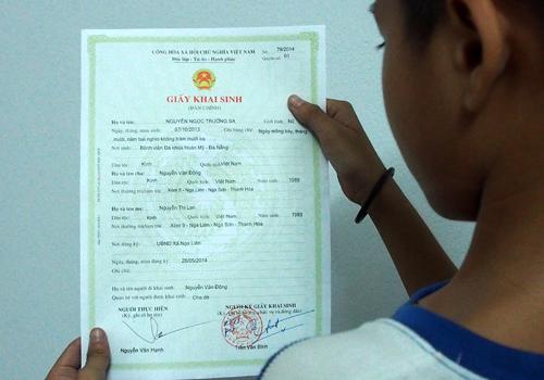 Uỷ ban Thường vụ Quốc hội tán thành với đề nghị của Chính phủ tiếp tục cấp giấy khai sinh cho trẻ em khi đăng ký khai sinh.