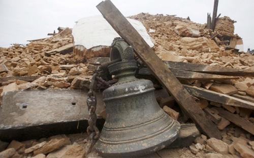 Khung cảnh đổ nát hiện diện tại nhiều nơi ở Nepal sau trận động đất hôm 25/4 vừa qua - Ảnh: Reuters.<br>