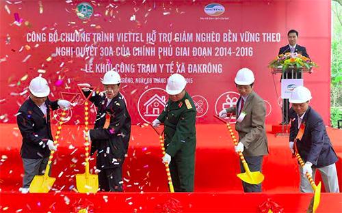 Giai đoạn đầu, Viettel cho biết sẽ tập trung xây dựng nhà tặng hộ nghèo và tặng bò giống để giải quyết hai nhu cầu tối thiểu là nơi ăn chốn ở và phương tiện kiếm sống. <br>