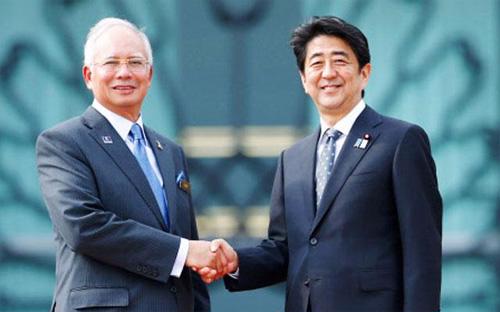 Thủ tướng Nhật Bản Shinzo Abe và người đồng cấp Malaysia Najib Razak.